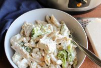 Creamy Slow Cooker Chicken Alfredo Pasta with Broccoli