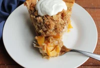 Golden Crumble Peach Pie