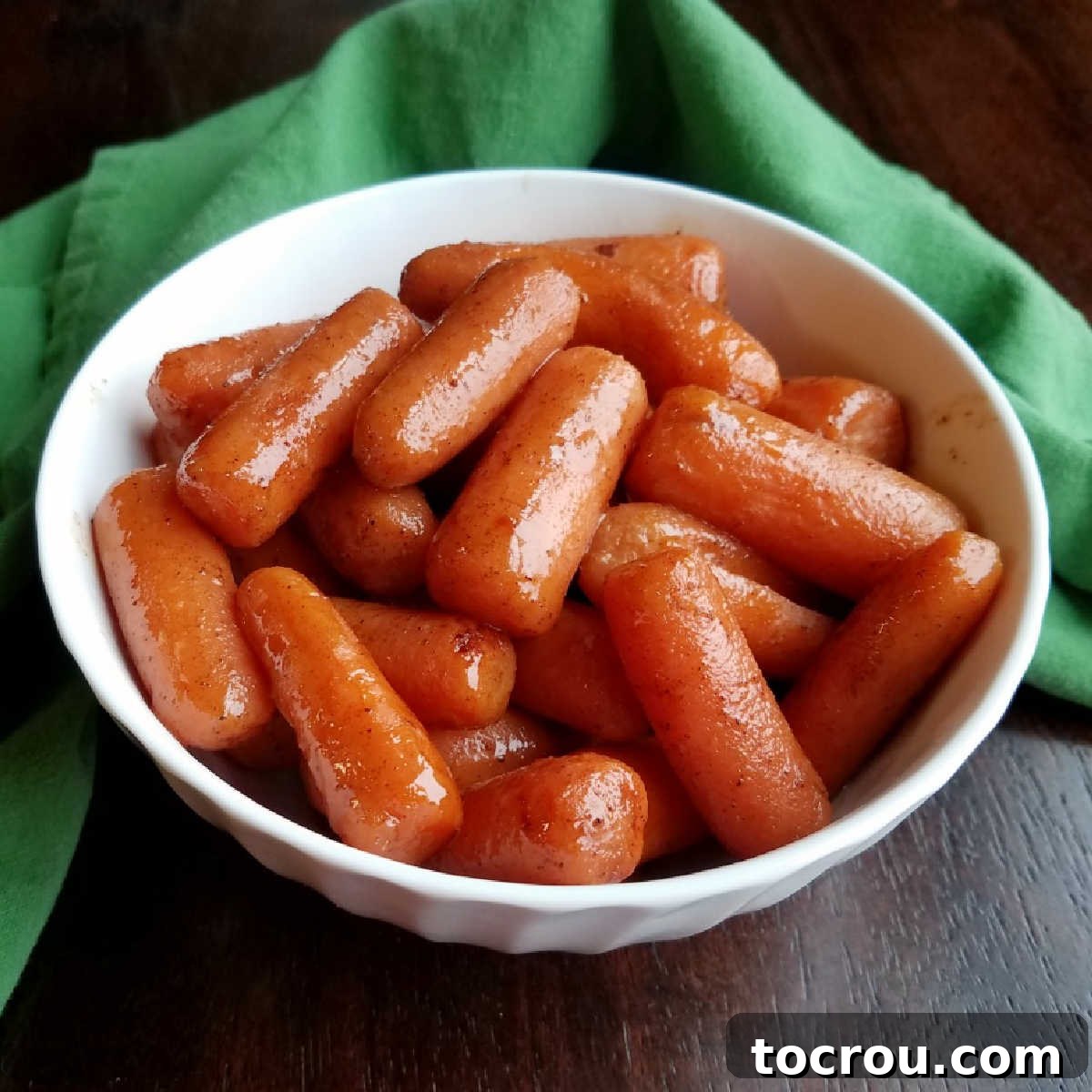 Honey Glazed Carrots with Cinnamon: The Perfect Sweet and Salty Side Dish for Any Dinner A glistening bowl of honey glazed carrots with a sprinkle of cinnamon, ready to be served.