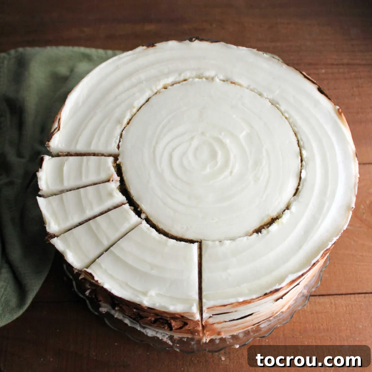 The 10-Inch Vanilla Classic 12 Cutting a 10 inch layer cake into pieces to get about 40 servings of cake.