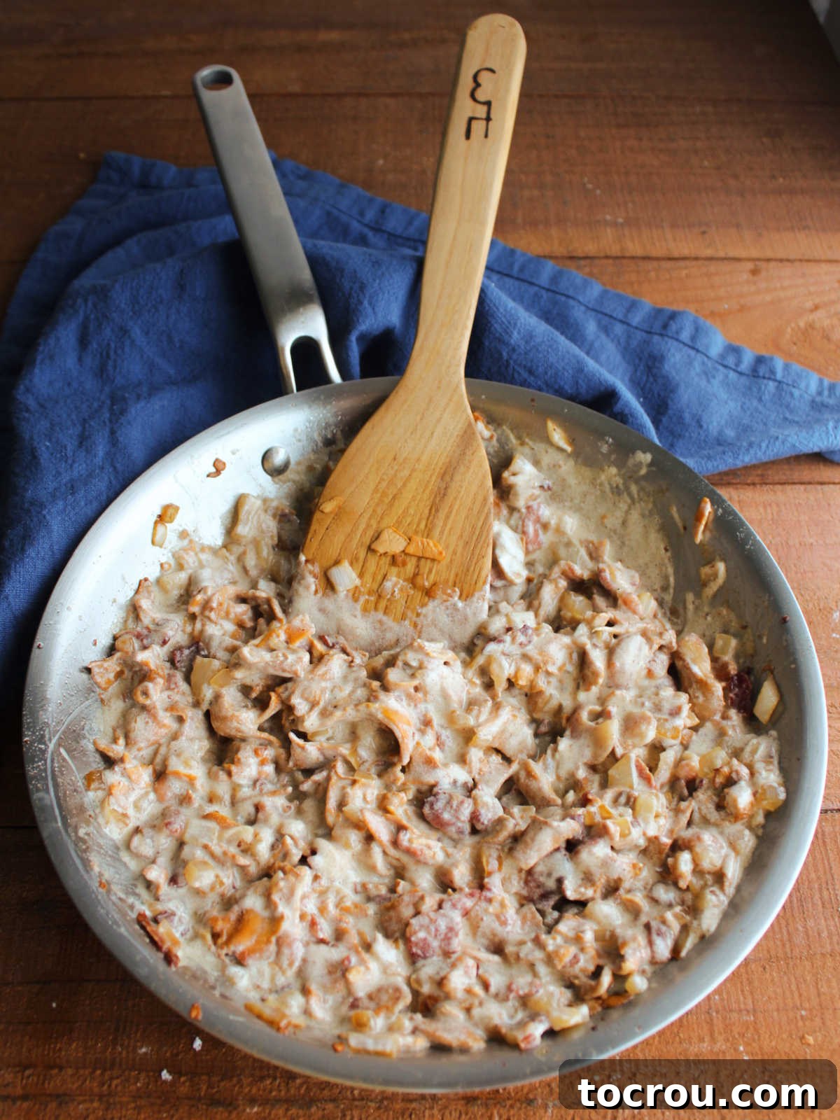 Creamy Russian-style chanterelle mushrooms with bacon and onions, generously coated in a thick sour cream sauce, ready to be served.